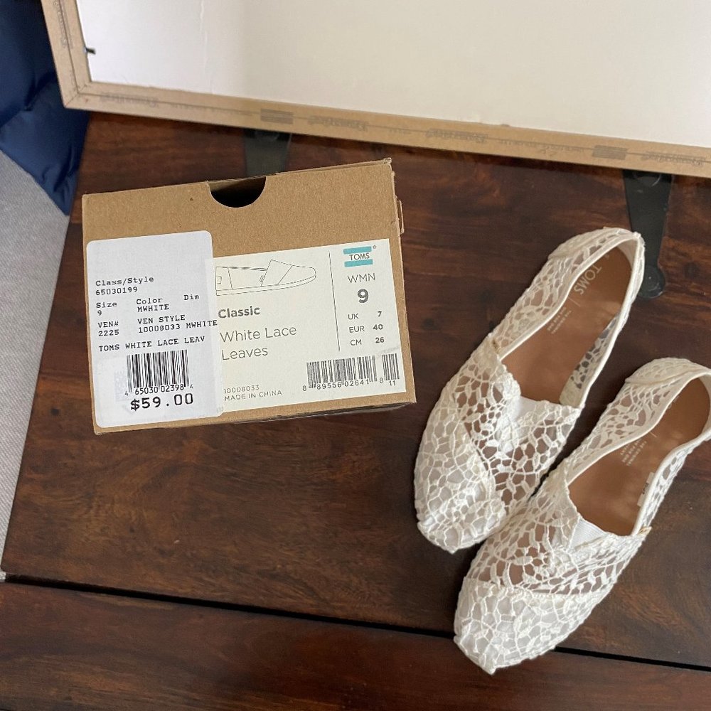 Tom's Classic White Lace